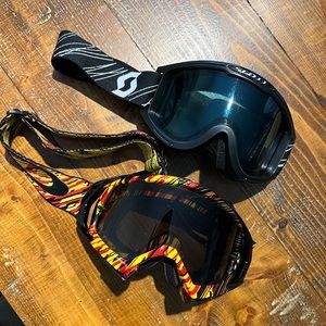 Set of 2 ski/ snowboard goggles. Oakley & Scott brands